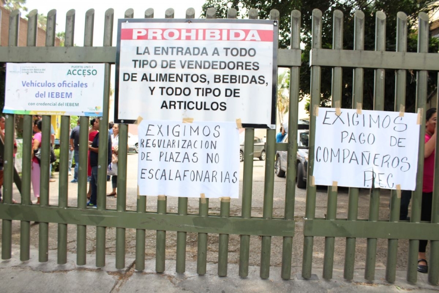 Administrativos toman instalaciones del IEBEM