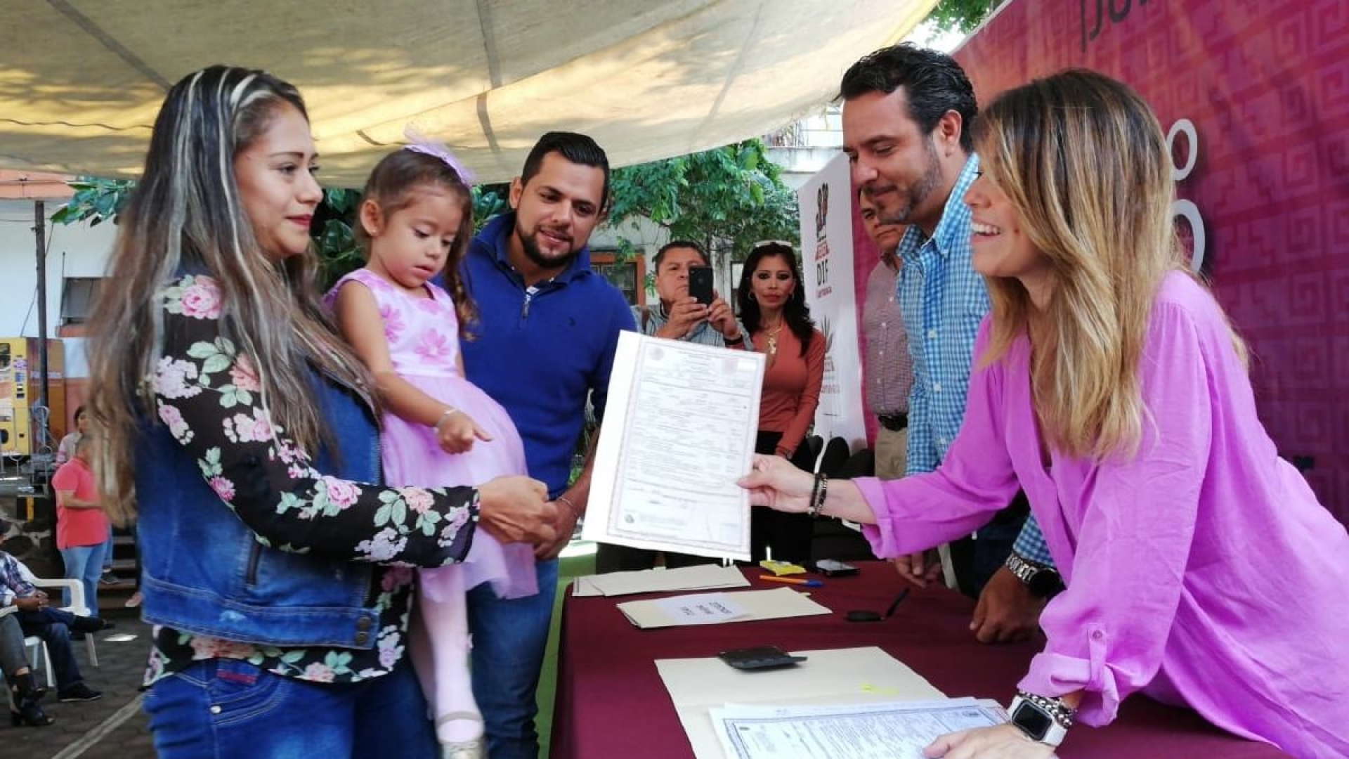 Entregan Ayuntamiento, DIF y Registro Civil, actas de nacimiento gratuitas