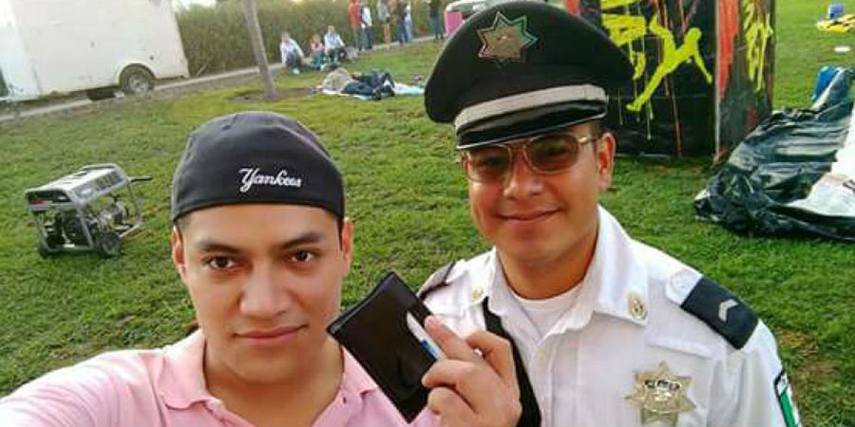 Policías federales localizan y devuelven cartera extraviada a su dueño