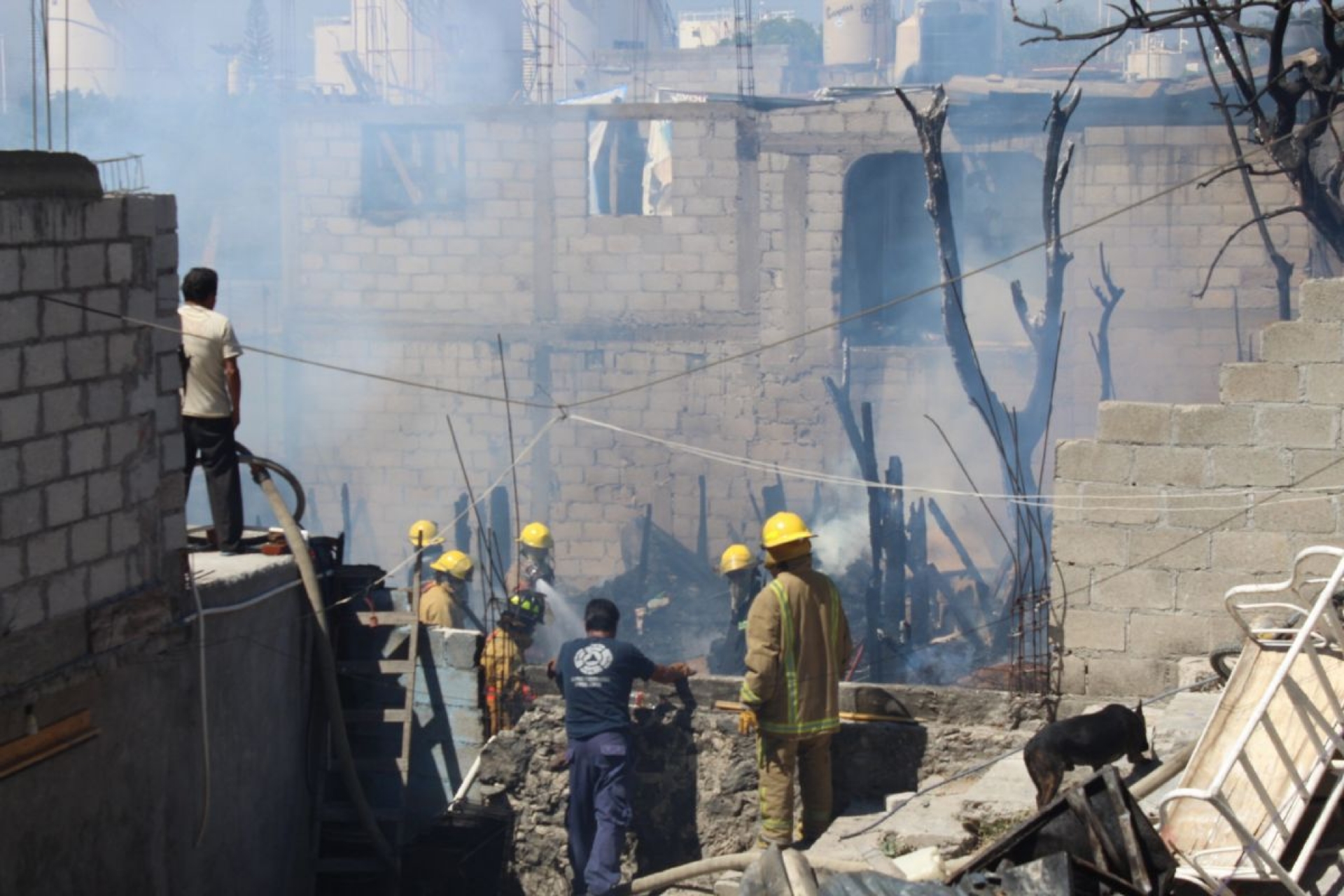 Familia pierde su casa durante un incendio