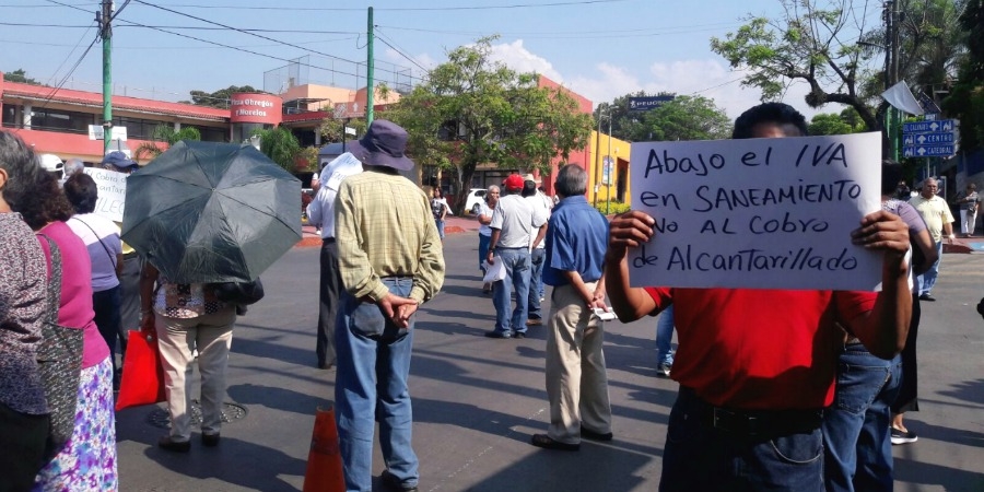 Bloquea Asociación Cívica la avenida Morelos, frente al SAPAC