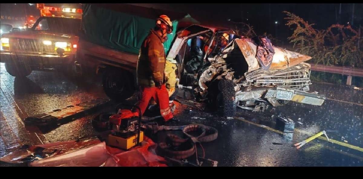 Choque en la autopista La Pera-Cuautla deja dos heridos