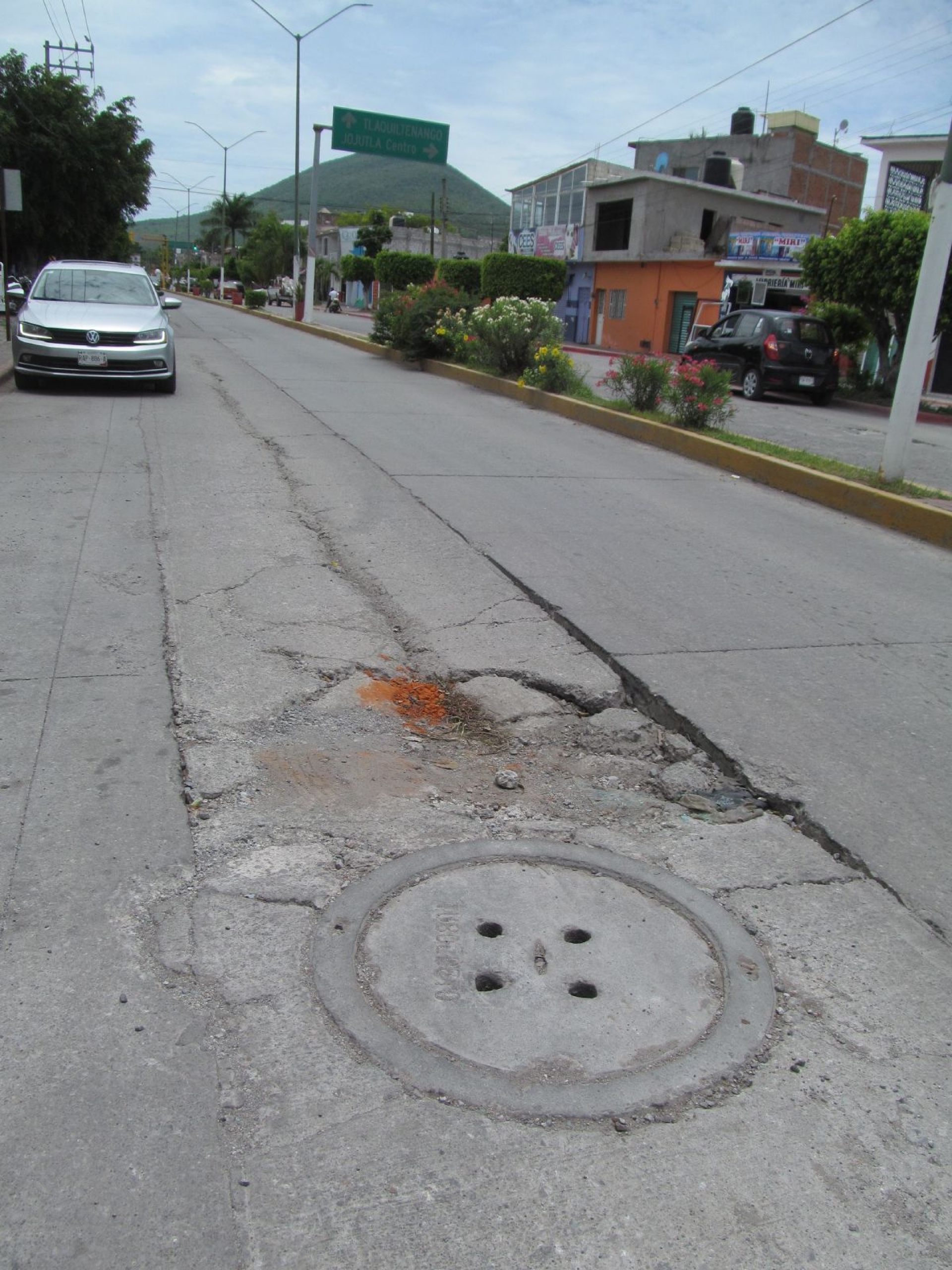 Bulevar de Jojutla se deteriora por obra mal hecha