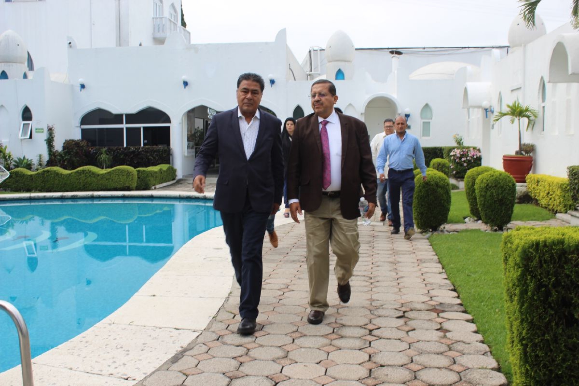 Se cumplirá con pago de aguinaldo a maestros: IEBEM