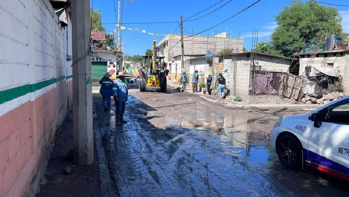 Sin control, descargas de aguas jobonosas en calles de Coatetelco