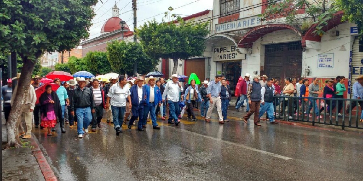 Campesinos marchan y se manifiestan, en reclamo por limitado presupuesto aprobado para el agro