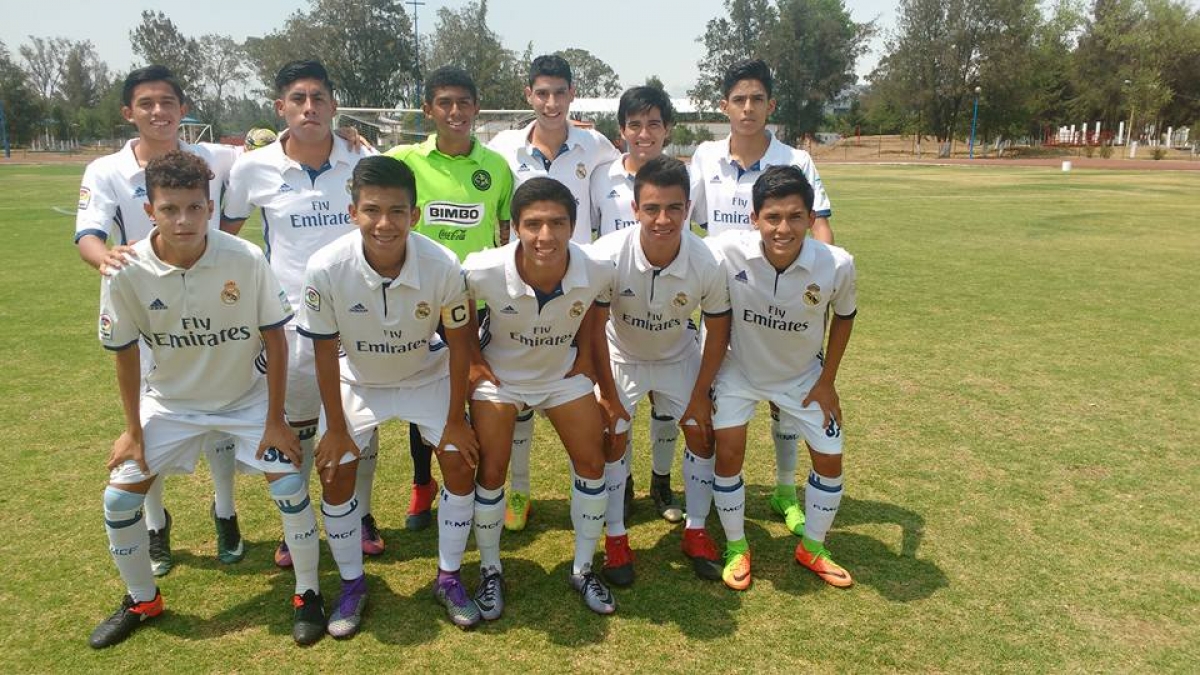 Va Baxter por título de la Cuarta División Premier
