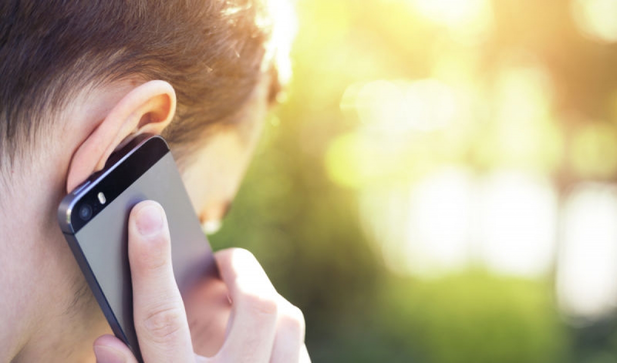 El truco poco conocido que permite escuchar de manera privada los mensajes de voz de WhatsApp