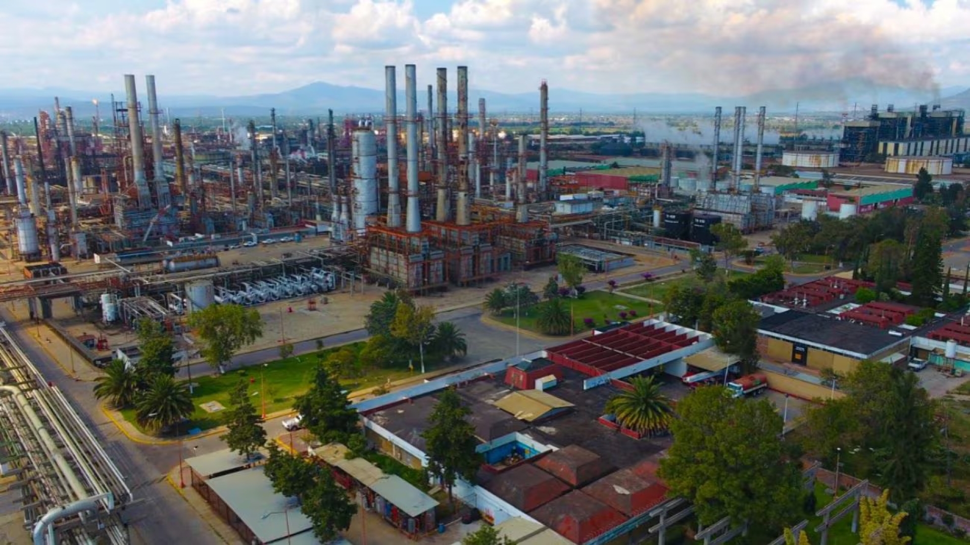 Pemex desmiente incendio en refinería de Tula; reporta incidente menor