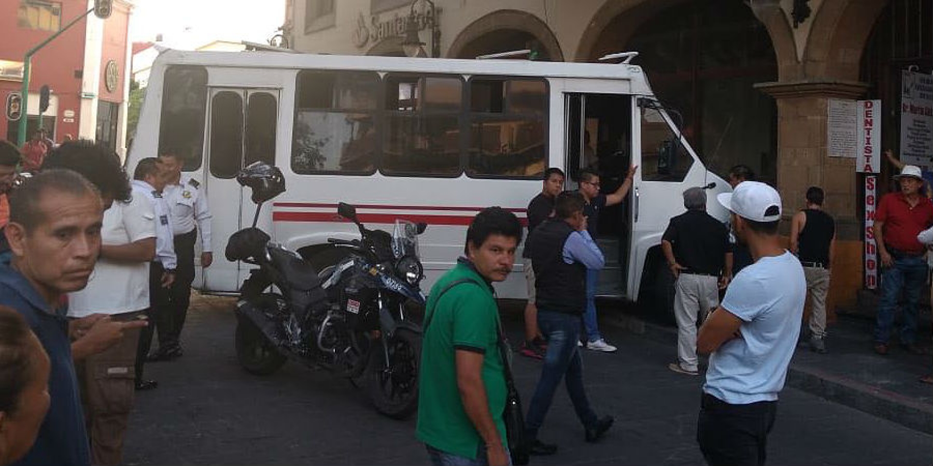 Se impacta 'Ruta 3' contra edificio en el centro de Cuernavaca