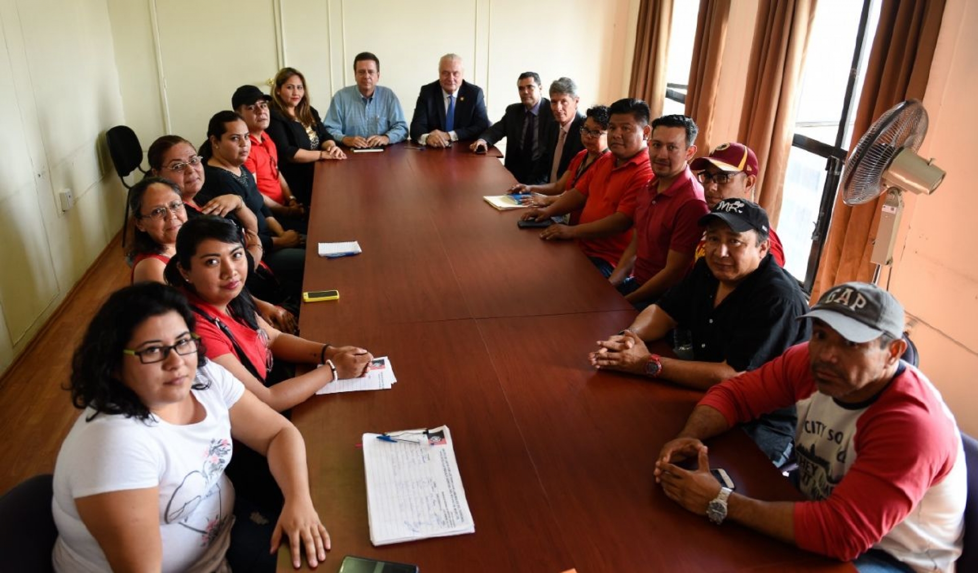 Cumple Ejecutivo con depósito a trabajadores de la Fiscalía Morelos