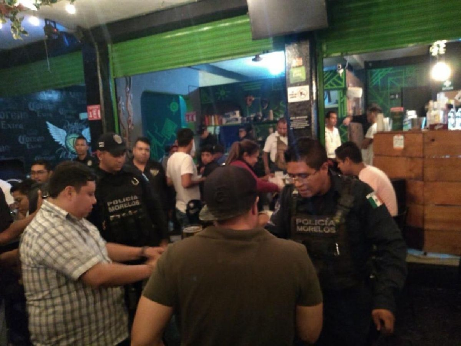 Arrestan a pareja armada en un bar de Cuernavaca