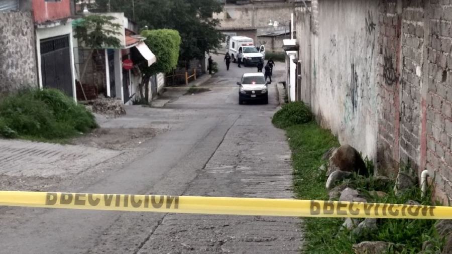 Encuentran un cadáver en el fondo de una barranca