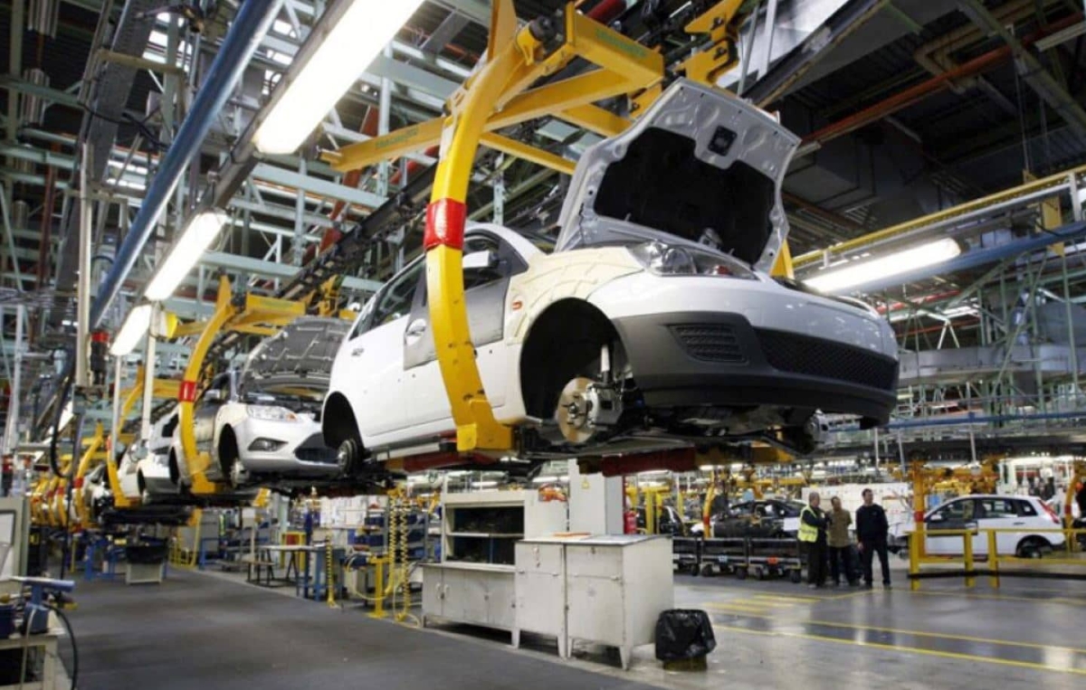 Producción de autos en México baja 26% interanual en octubre: INEGI