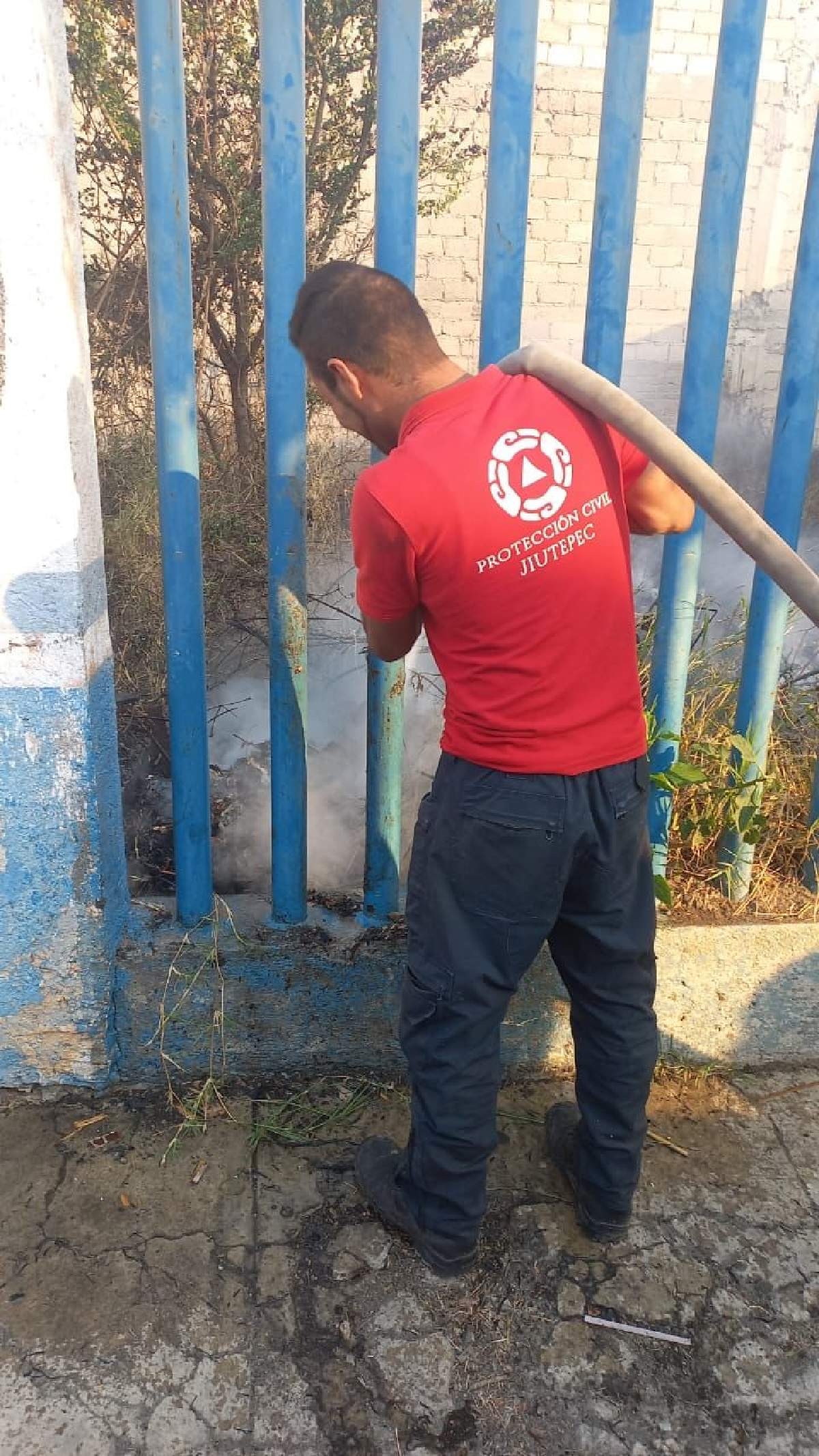 Se registra incendio en un predio de Jiutepec