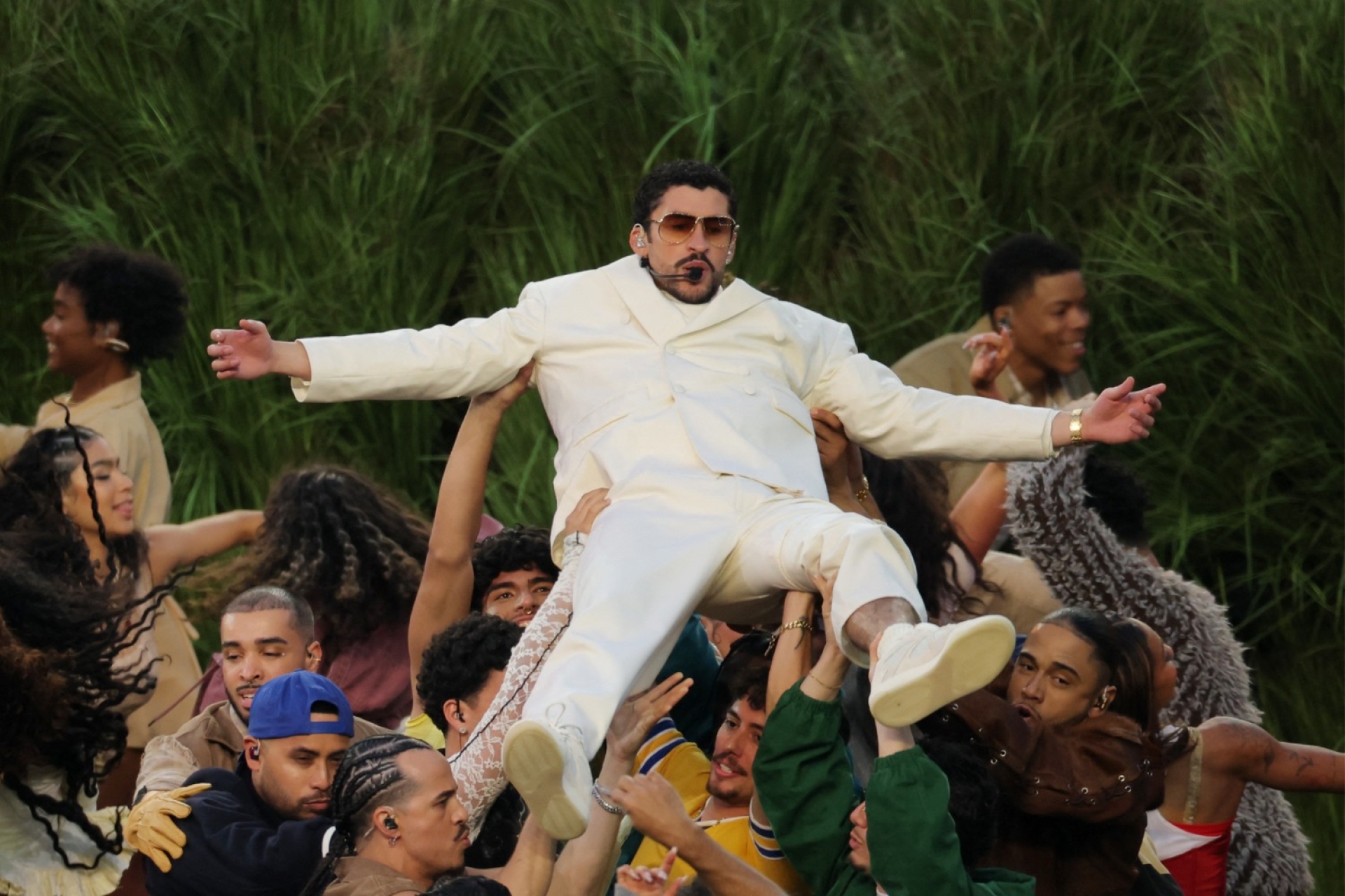 Bad Bunny impone récord de audiencia en el Super Bowl LX y eclipsa el show alternativo de Kid Rock