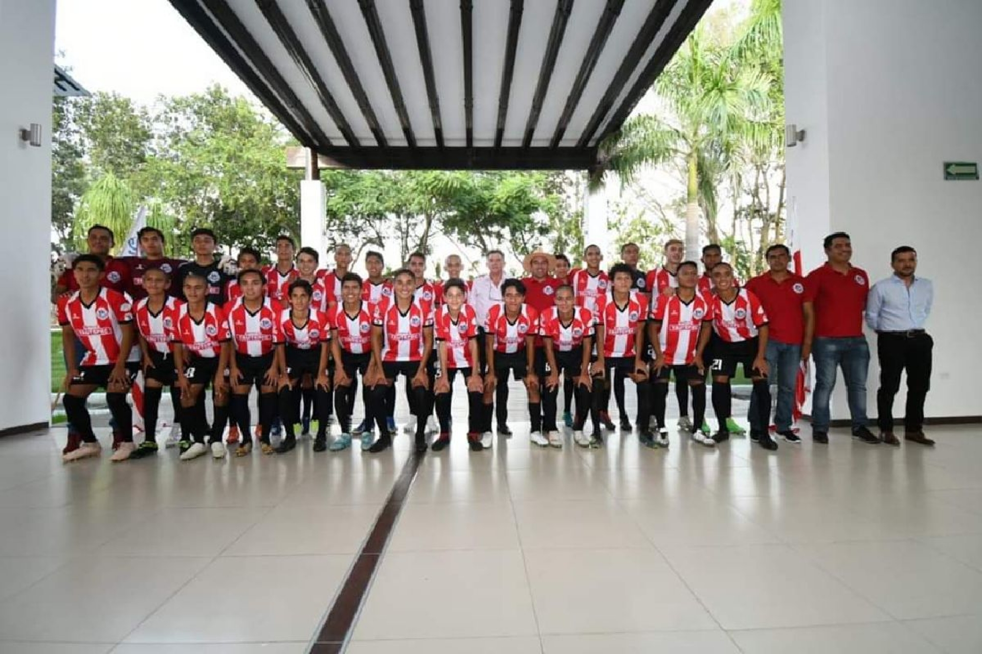 Presentan a jugadores y cuerpo técnico del Club Atlético Yautepec
