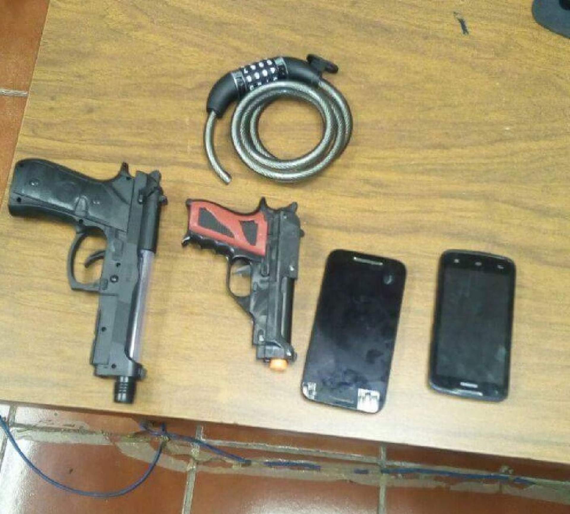 Arrestan a presuntos estudiantes de Derecho por robo