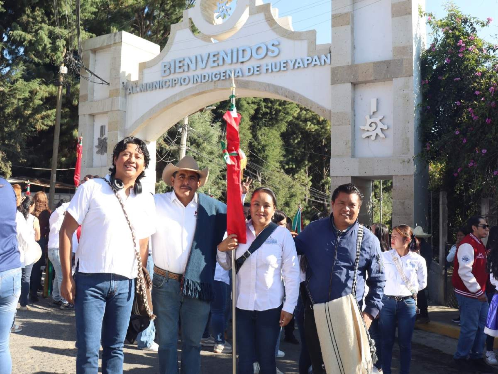 Con desfile celebra Hueyapan el octavo aniversario de su creación