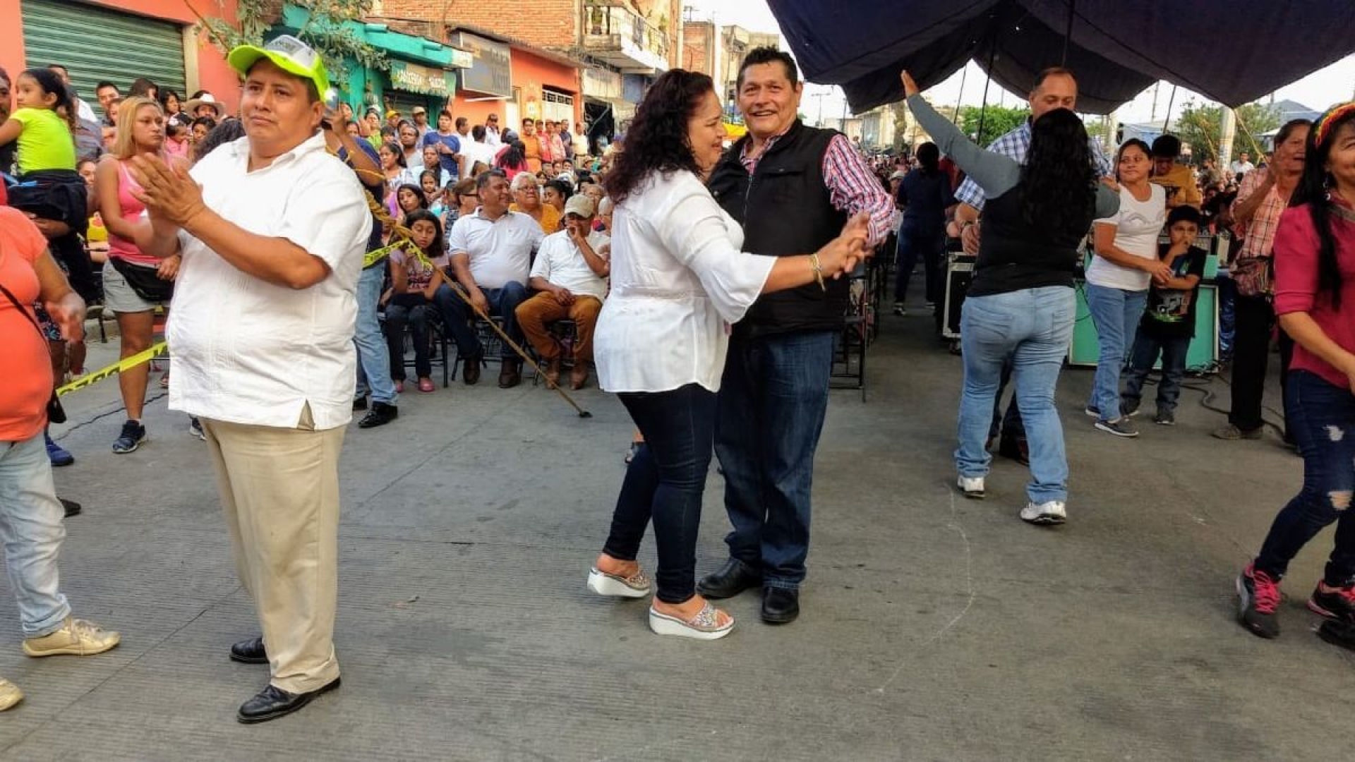 Con la Sonora Santanera, festejan el Día de las Madres en Cuautla