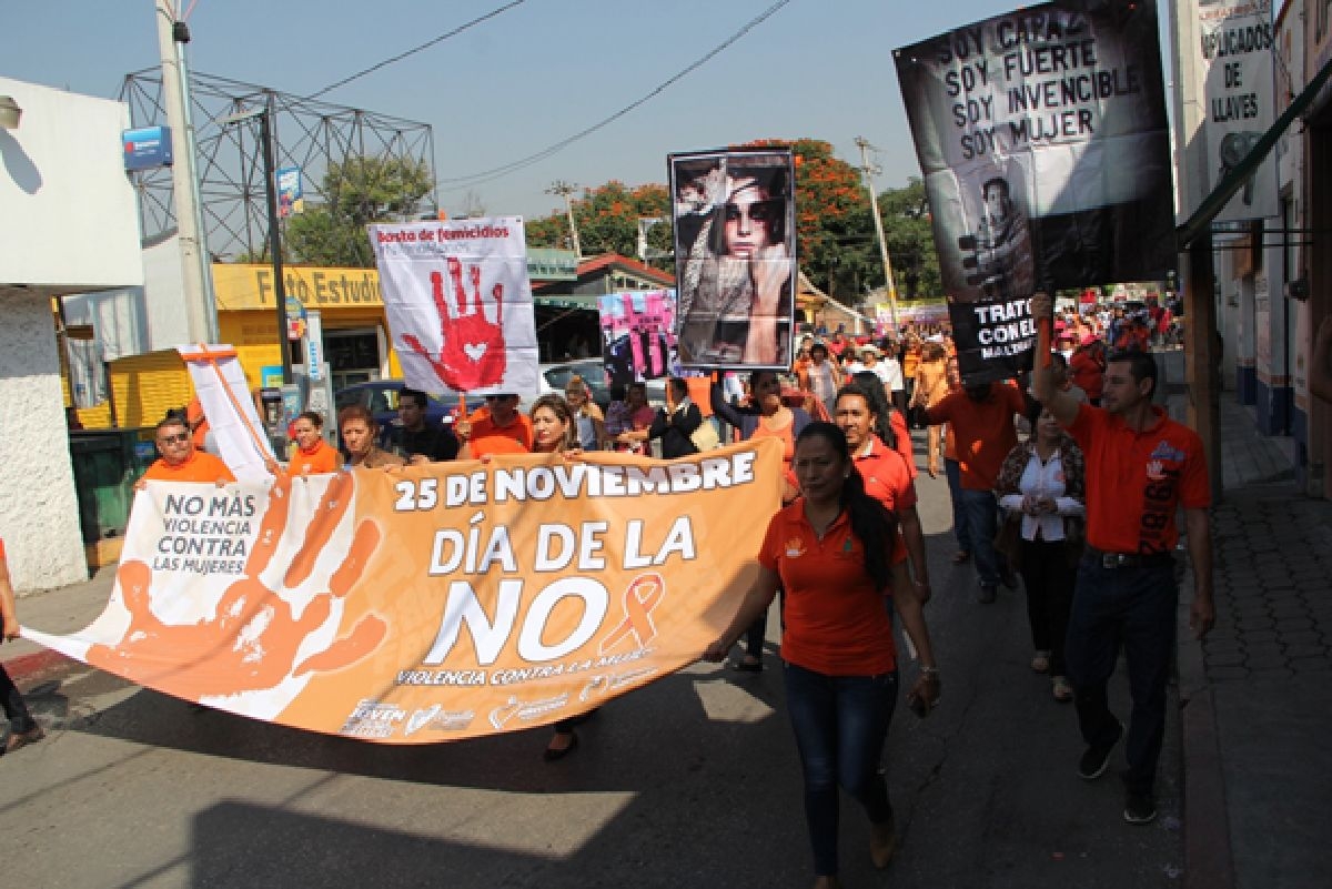 Marchan contra las agresiones hacia las mujeres en Yautepec
