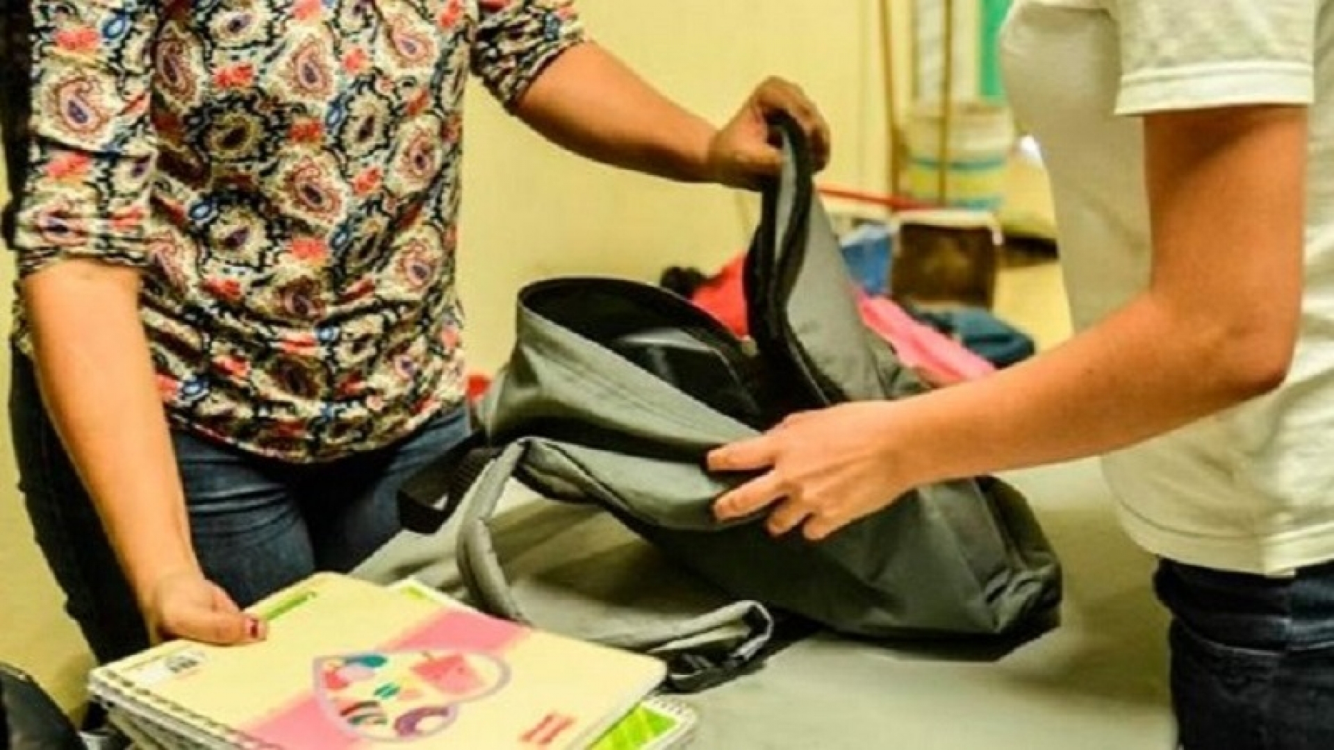 La revisión de mochilas en las escuelas será aleatoria