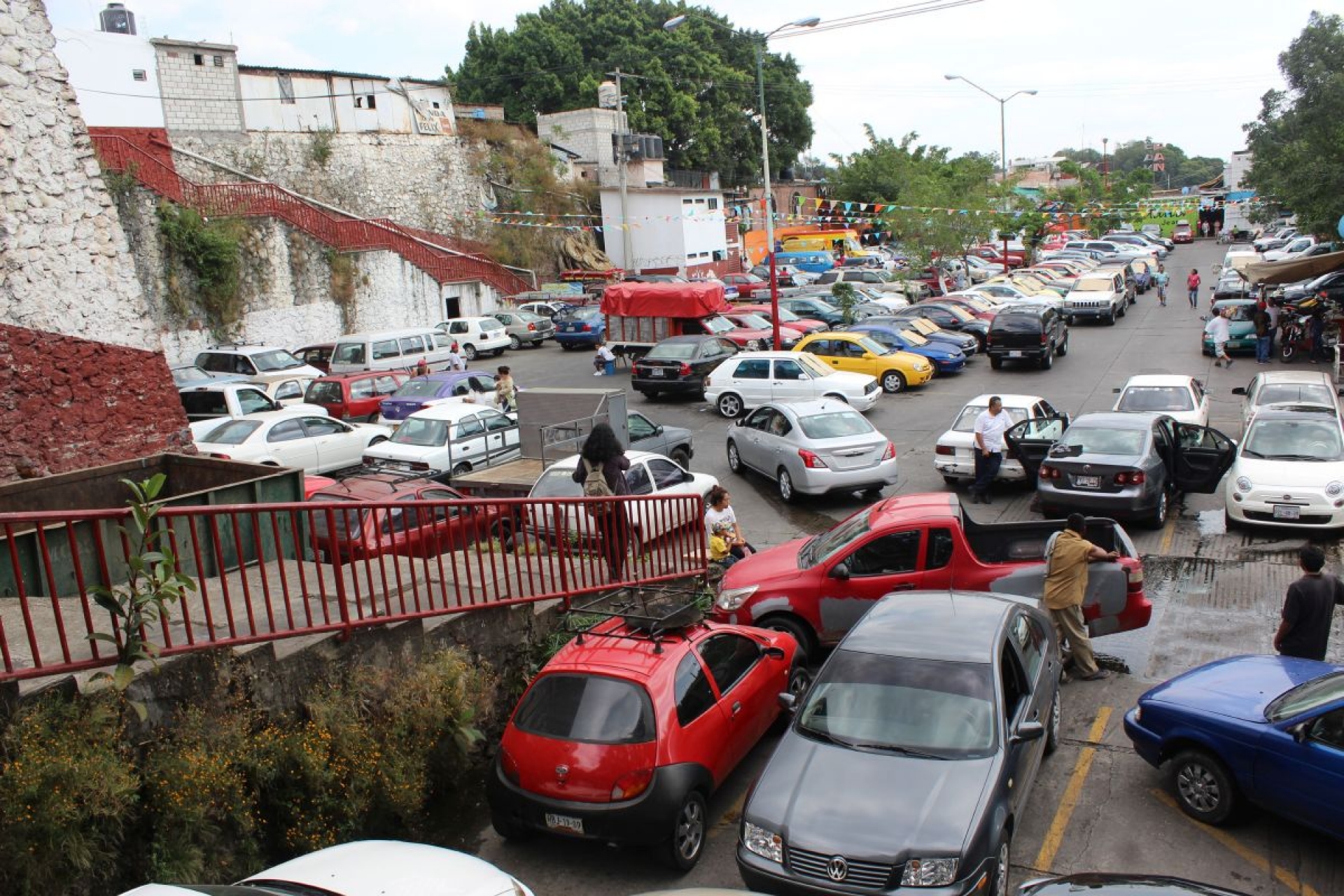 Buscan recuperar control de estacionamientos y baños del ALM