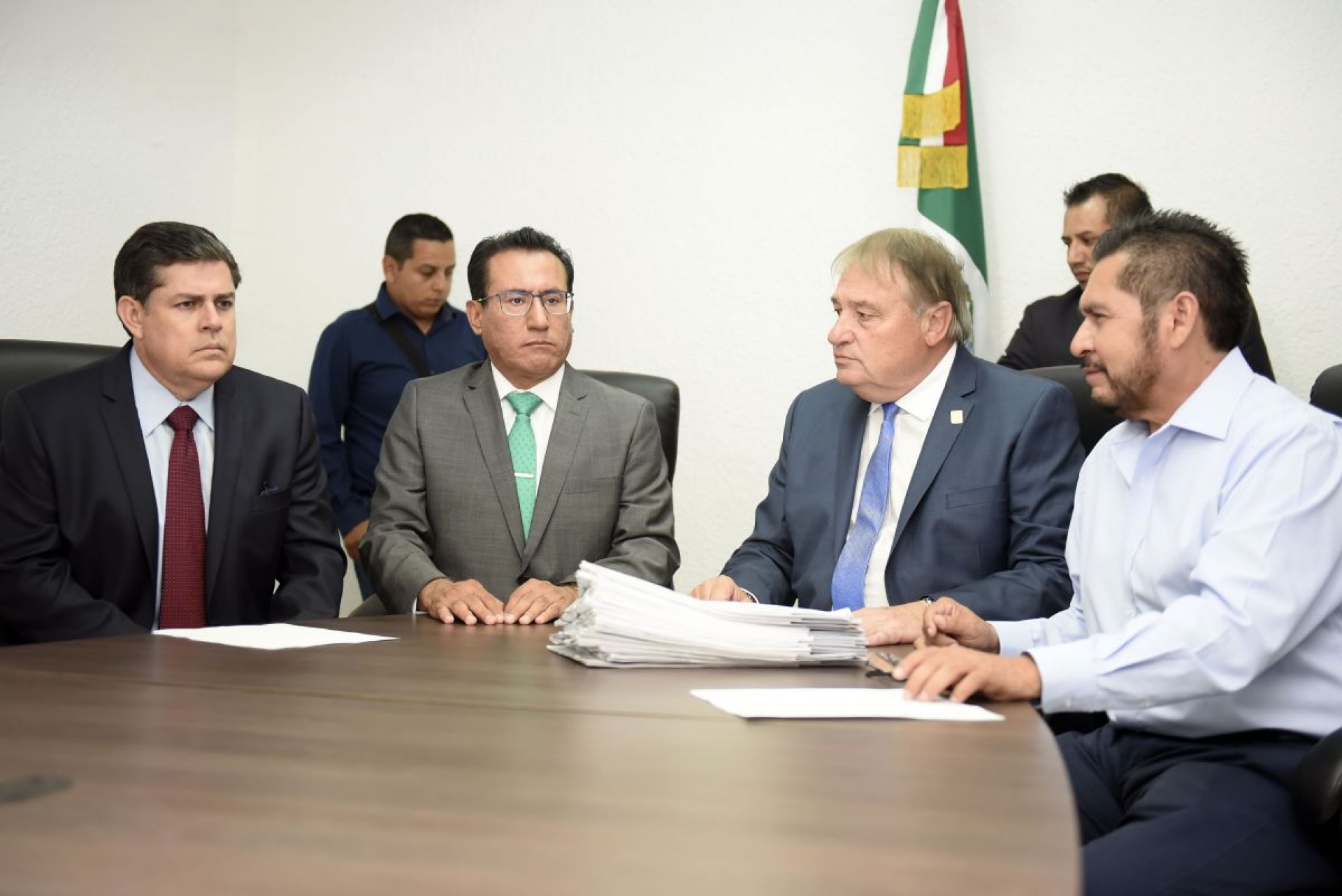 Denuncian desvíos de mil 640 millones