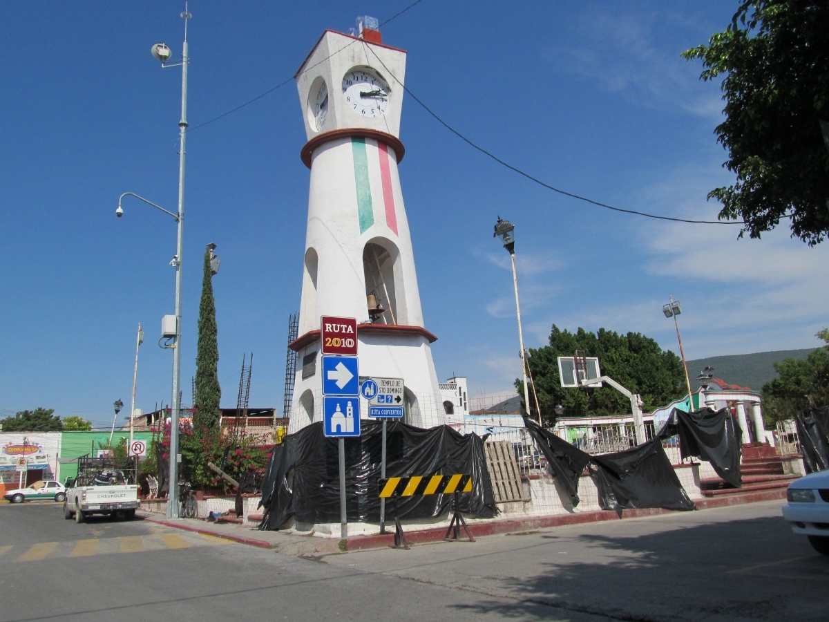 Reanudan construcción de techumbre en Tlaquiltenango