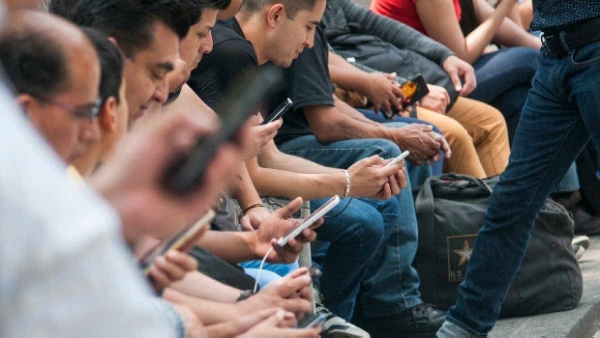 Se reduce el uso de recargas para celular en México