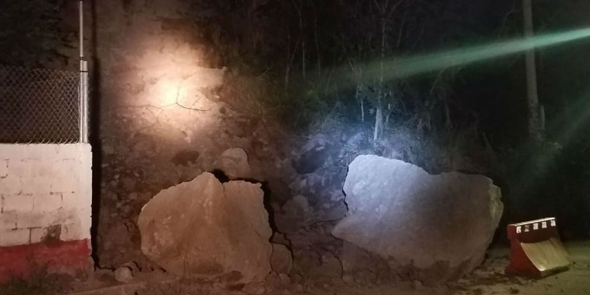 Atiende PC Cuernavaca reporte de desprendimiento de paredón en Pilares
