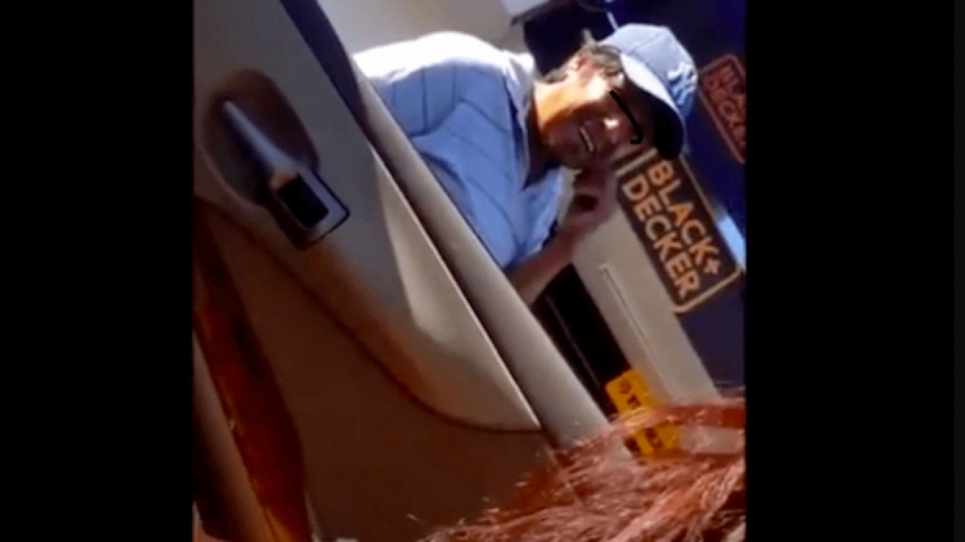 VIDEO: Fiel a su esposa, rechaza 5 mil pesos y propuesta 'indecorosa' con dos mujeres