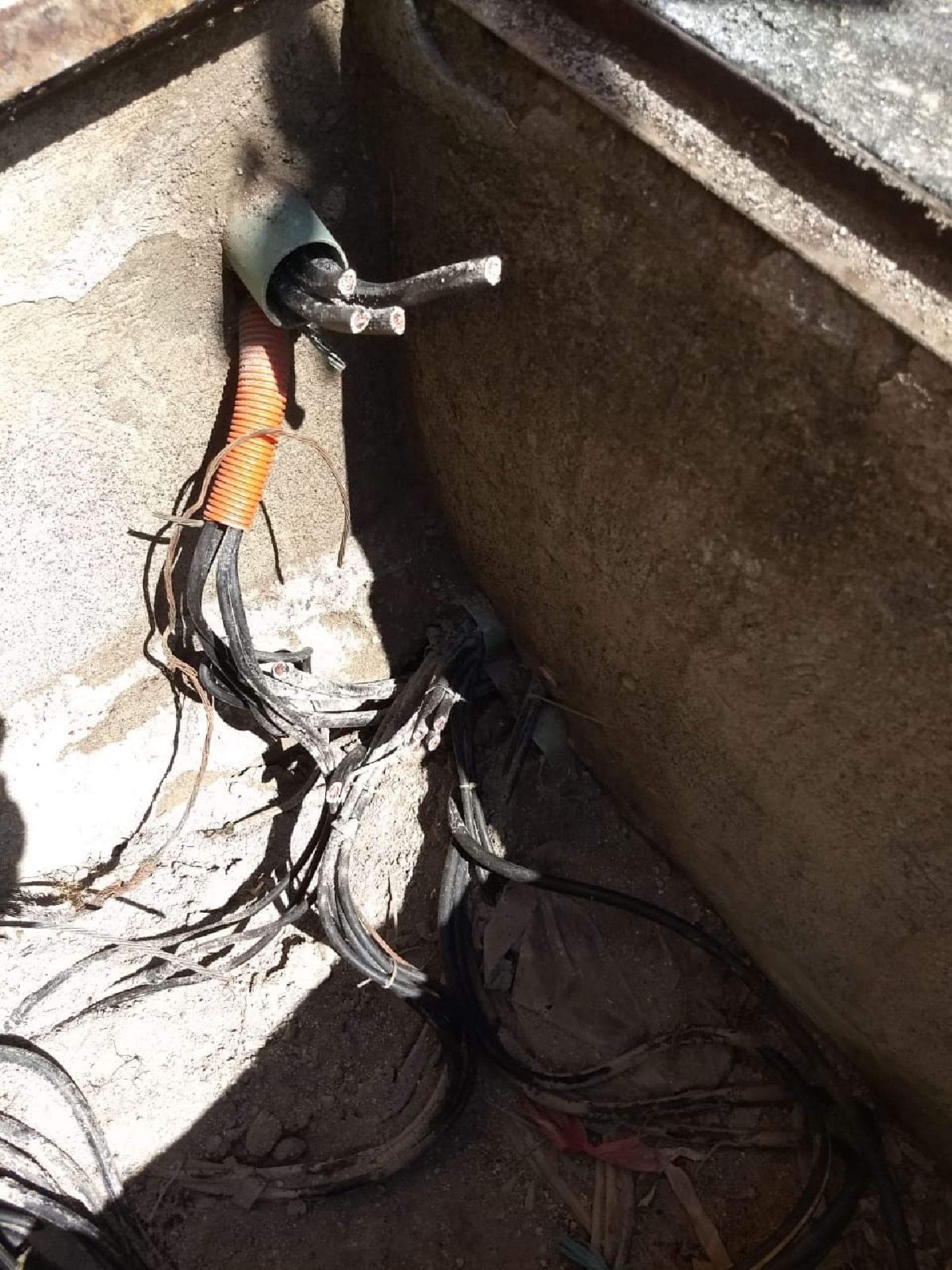 Cunde robo de cable en escuelas; ahora fue en la EES Jicarero