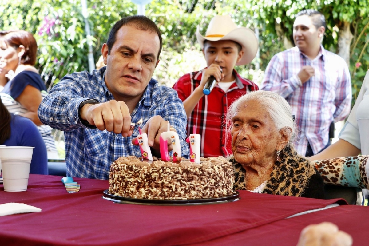 Refrendó Cuauhtémoc Blanco su compromiso con las personas de la tercera edad
