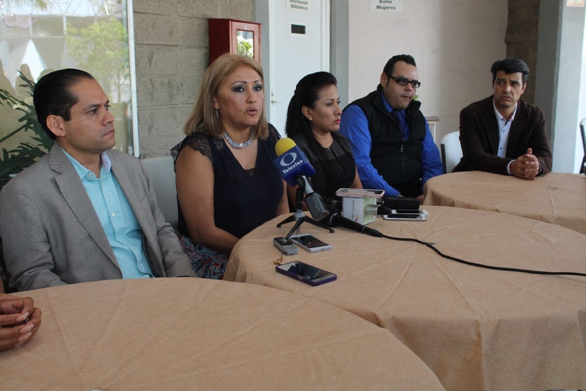 Aplican examen a aspirantes a juez