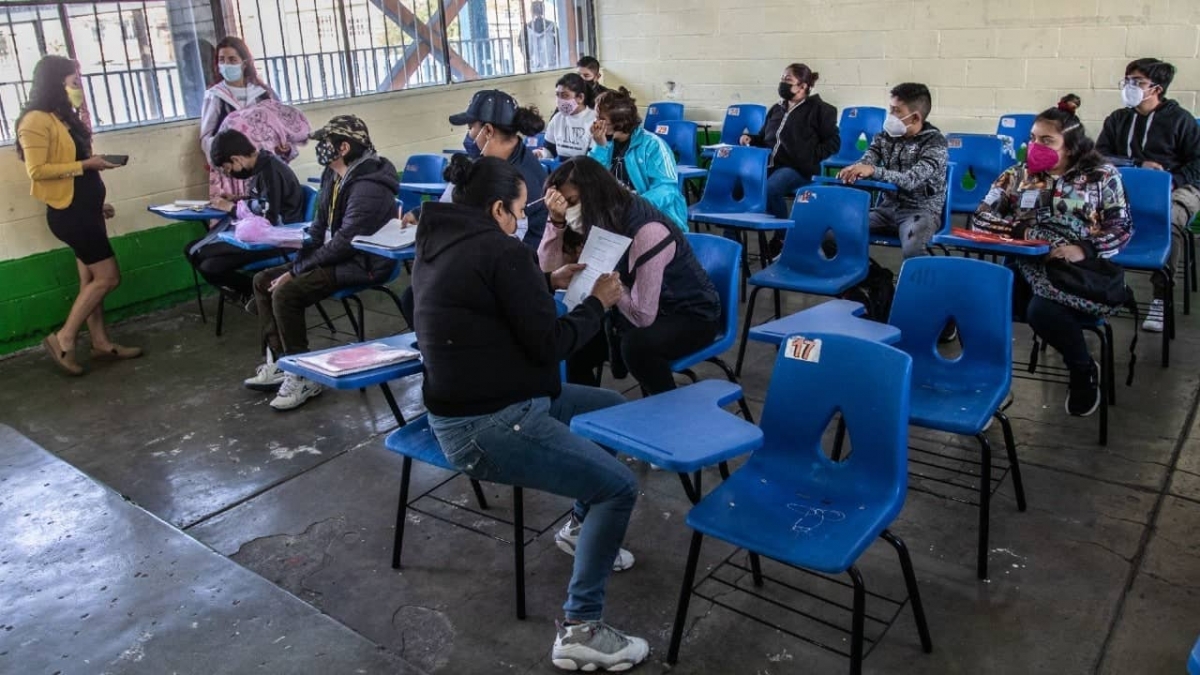 AMLO critica a quienes se oponen al regreso a clases presenciales