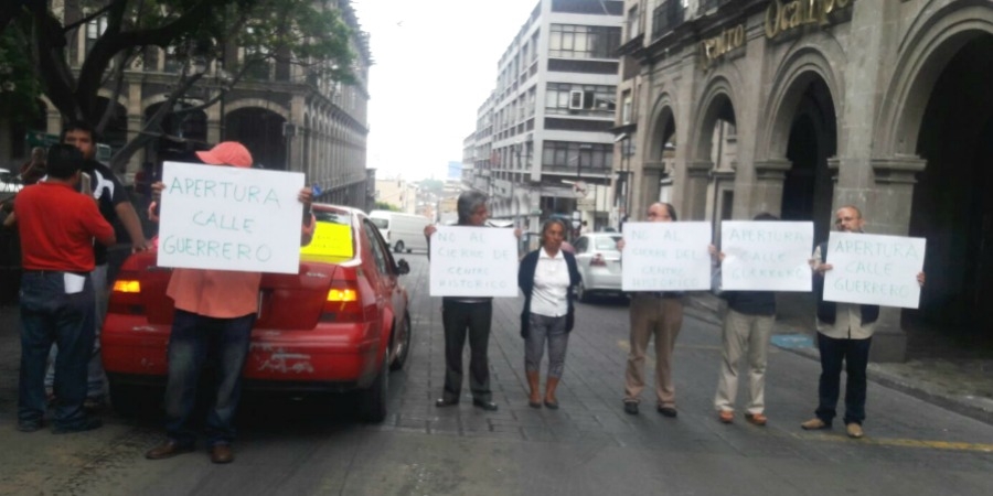 Comerciantes exigen reabrir la calle Guerrero al tránsito vehicular, ante pérdidas económicas