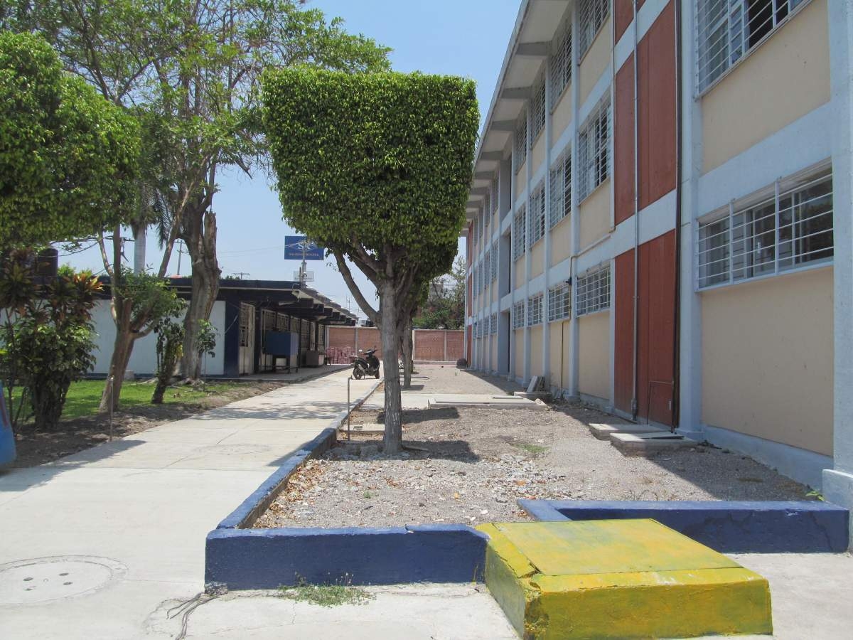 Prohíben consumo de bebidas energéticas en la secundaria Benito Juárez