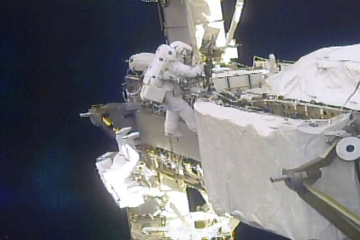 Esta mancha no se quita… ni en el espacio: NASA investiga cómo lavar la ropa fuera de la Tierra