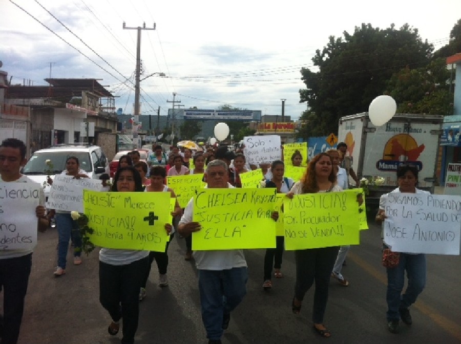 Marchan familiares de la niña que murió atropellada en Zacatepec