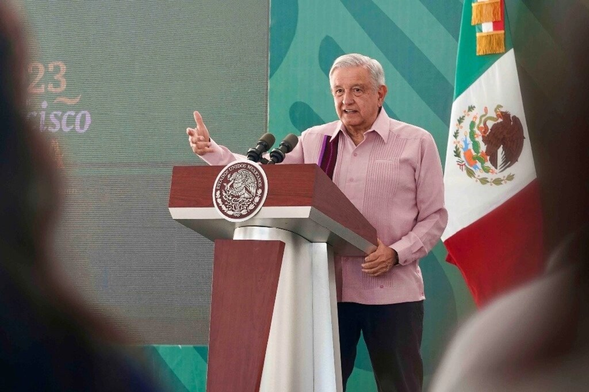 López Obrador critica devolución de millonaria propiedad a Lozoya