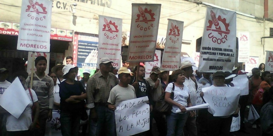 Protestan integrantes de la UGOCP en el Congreso local