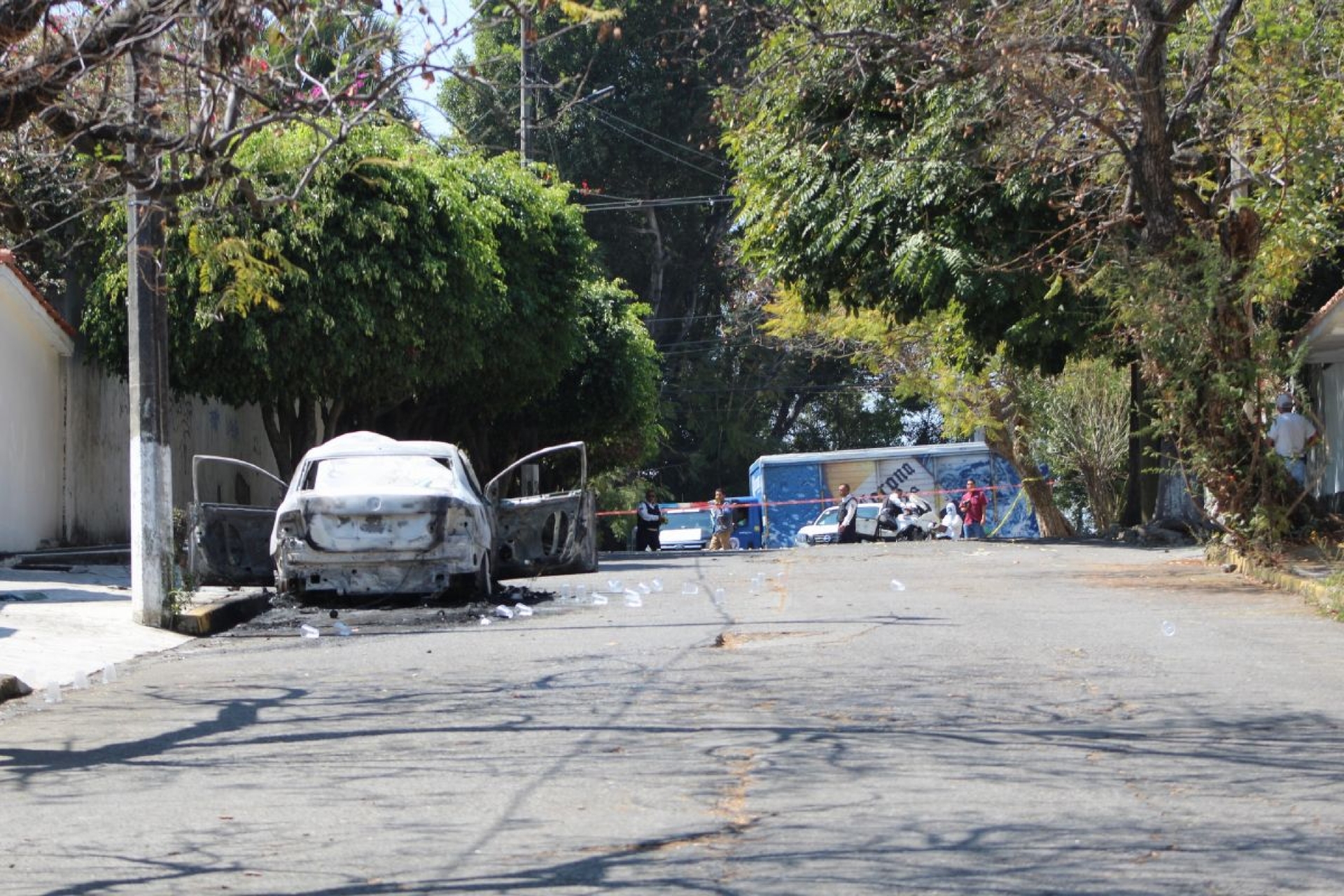 Hombres armados incendiaron un auto en Lomas de Atzingo