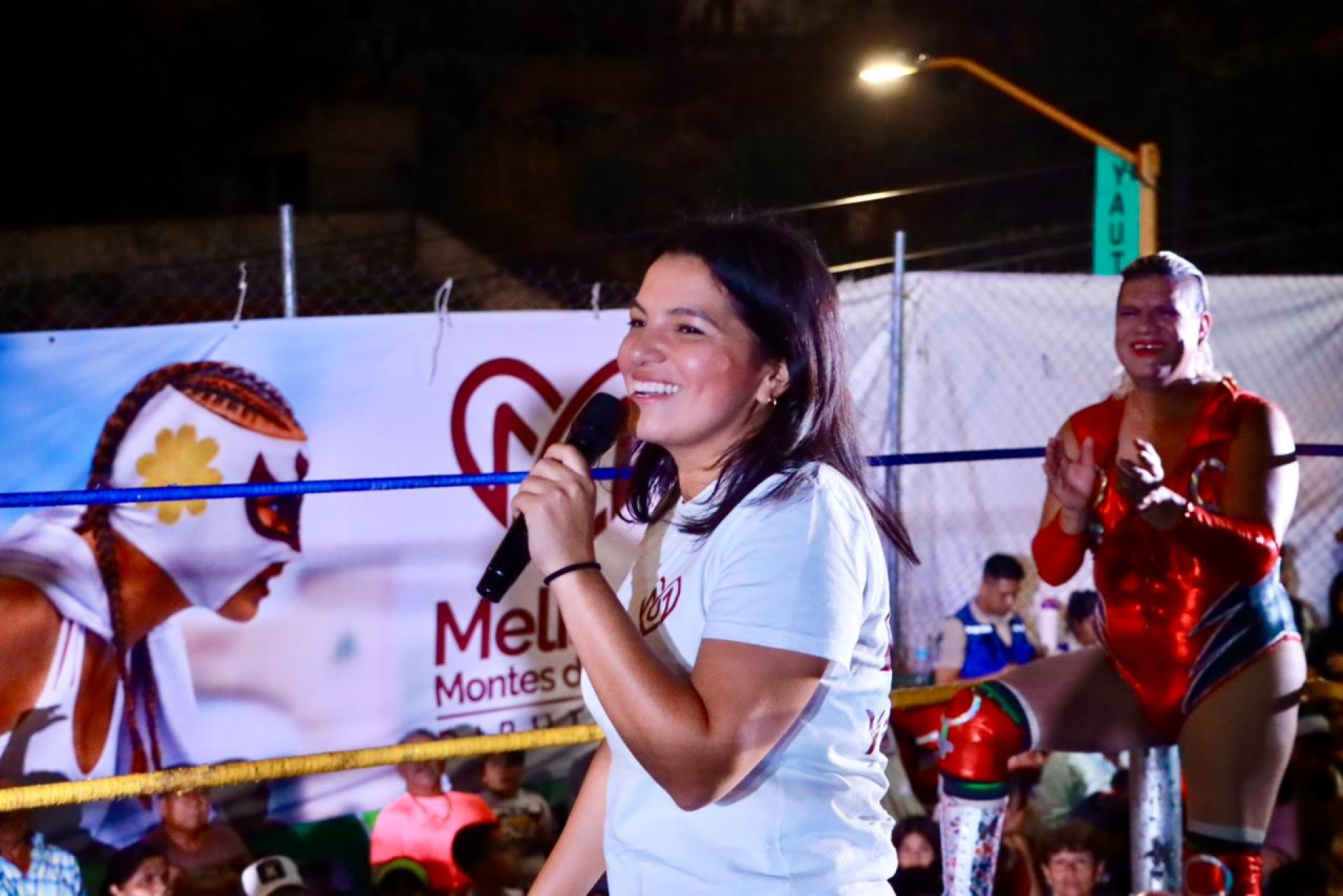 Melissa Montes de Oca lleva alegría y esperanza a la colonia Amador Salazar con función de lucha libre