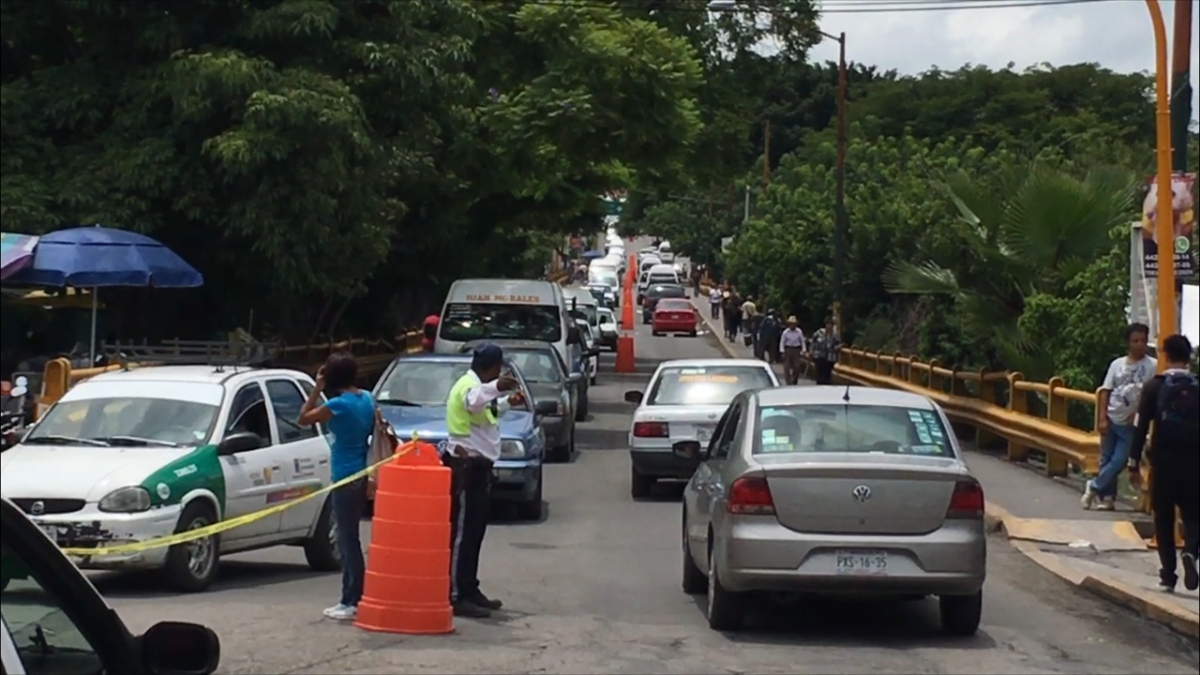 Caos vial en Cuautla por cambios en la circulación vehicular en calles