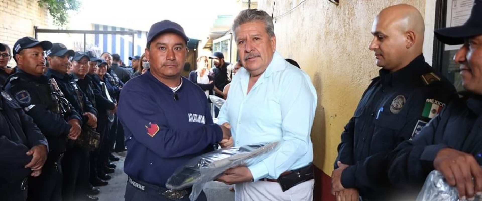 Recibe uniformes el personal de Seguridad Pública de Atlatlahucan