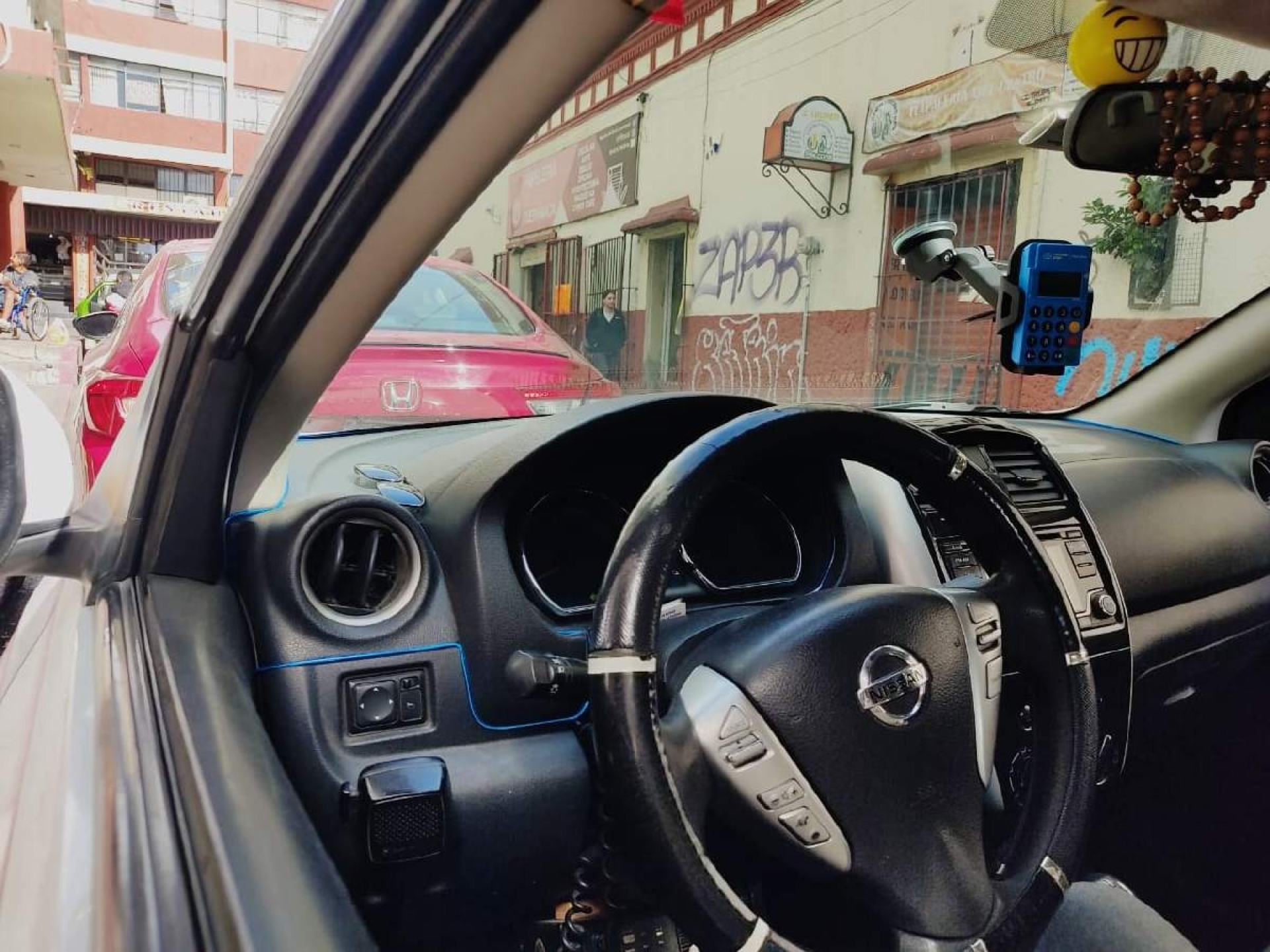 Se quejan usuarios por el costo del servicio de taxi