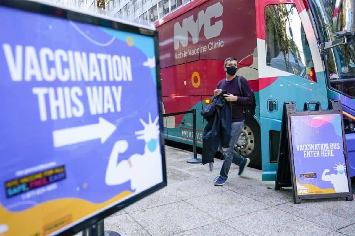 Entra en vigor vacunación contra COVID "obligatoria" en empresas de Nueva York