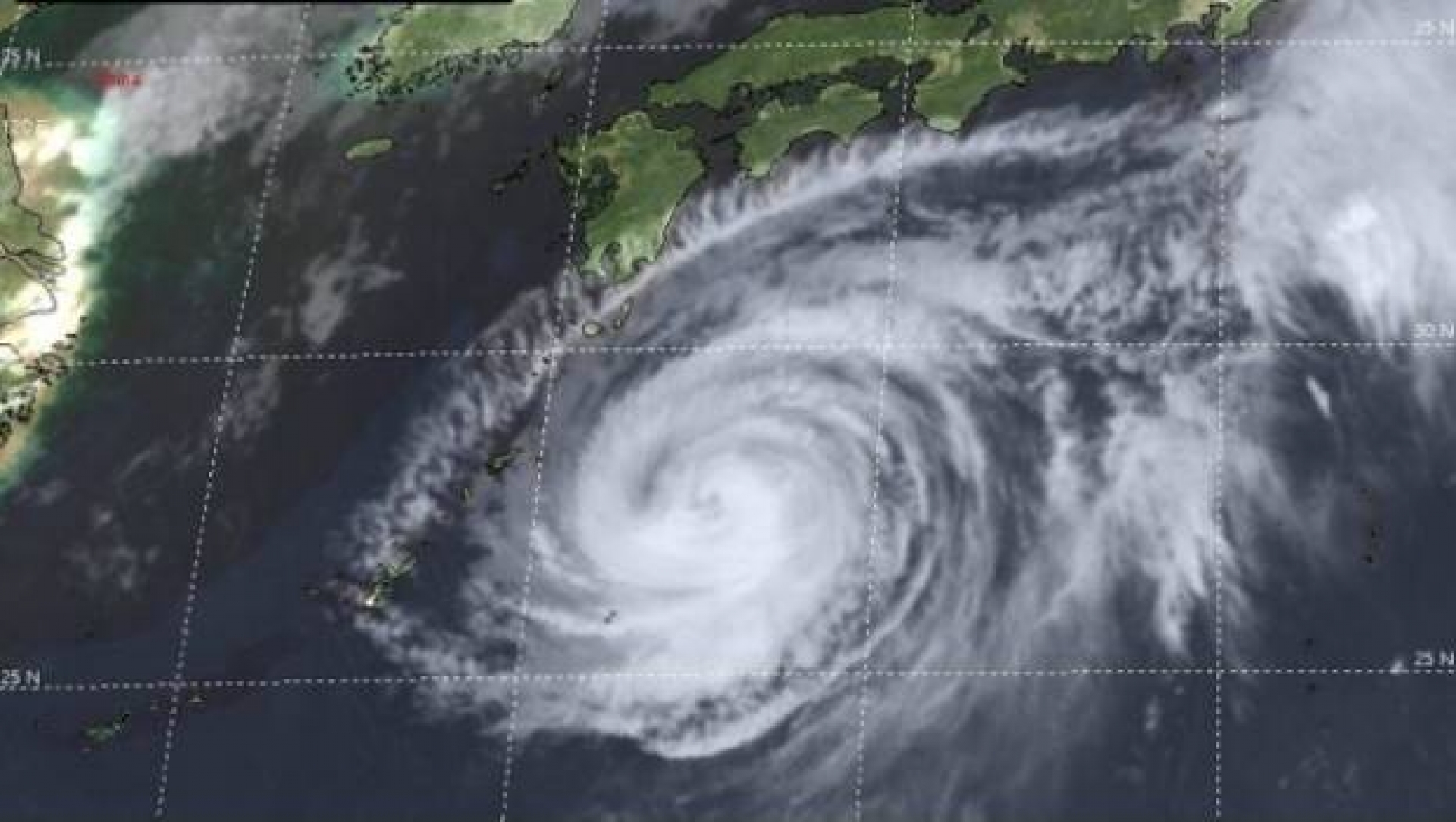 Japón se prepara ante llegada del tifón más fuerte en 25 años