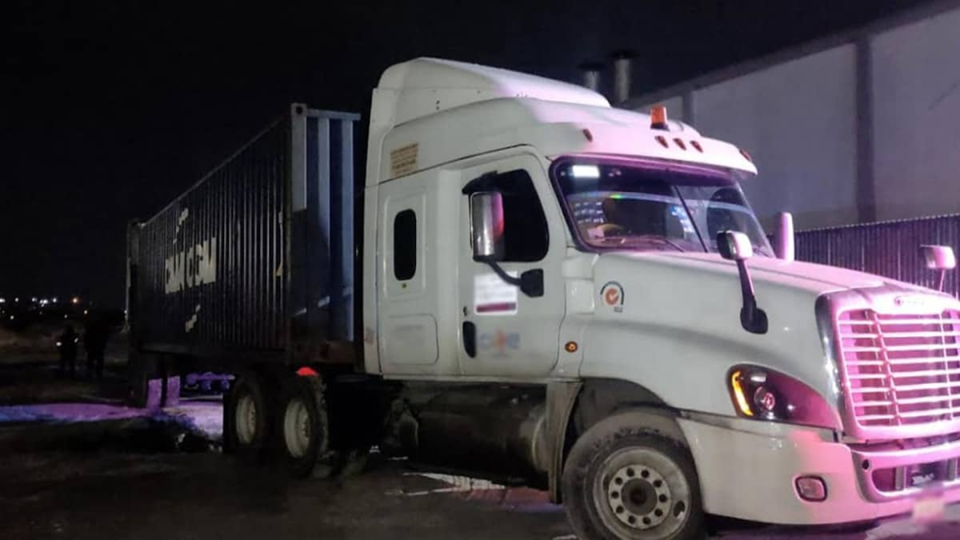 Roban un tractocamión en Coajomulco